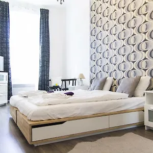  Apartment Bright 2br&ac At Astoria Hungary